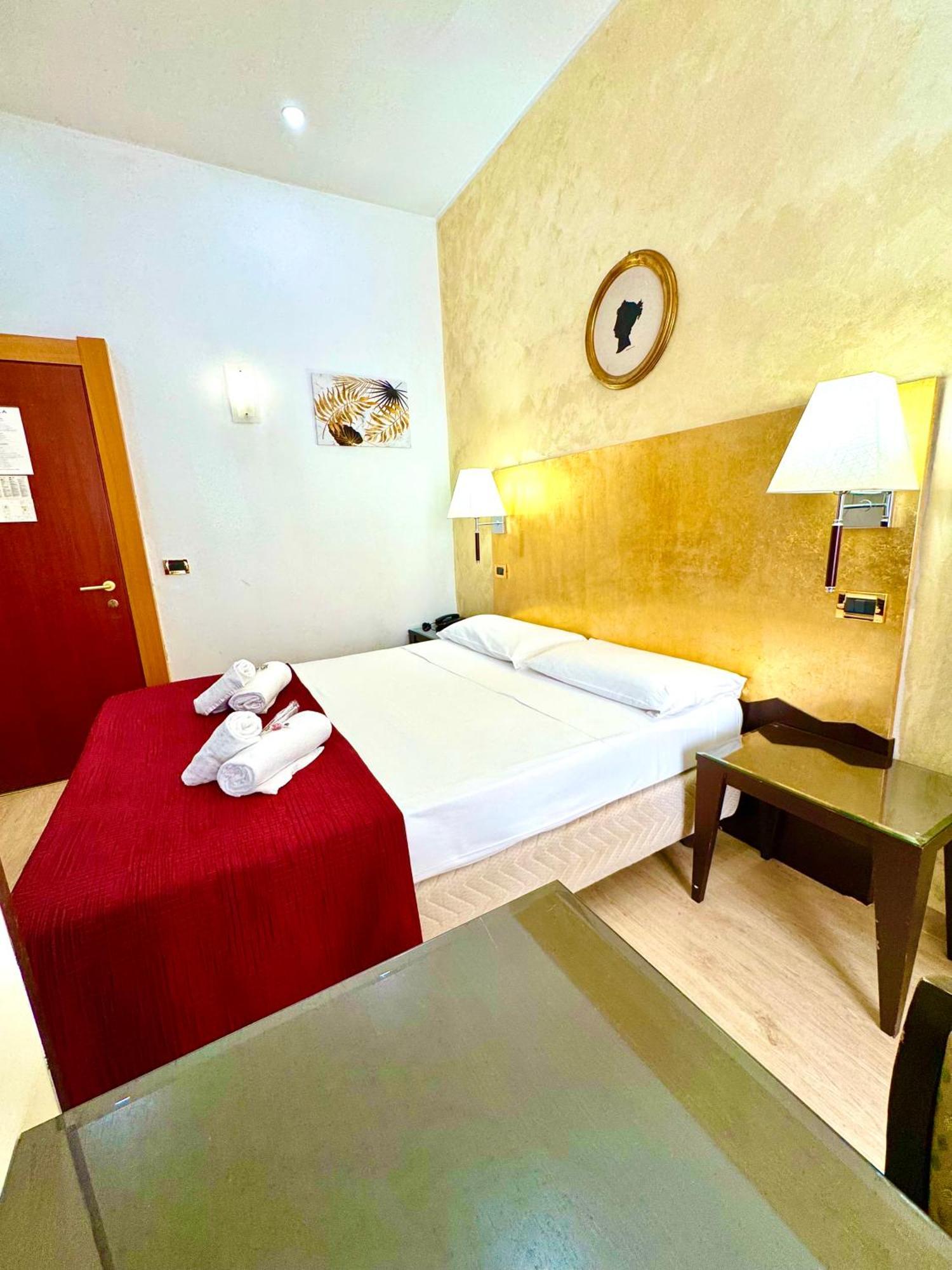 Hotel Fiorella Milano Екстер'єр фото